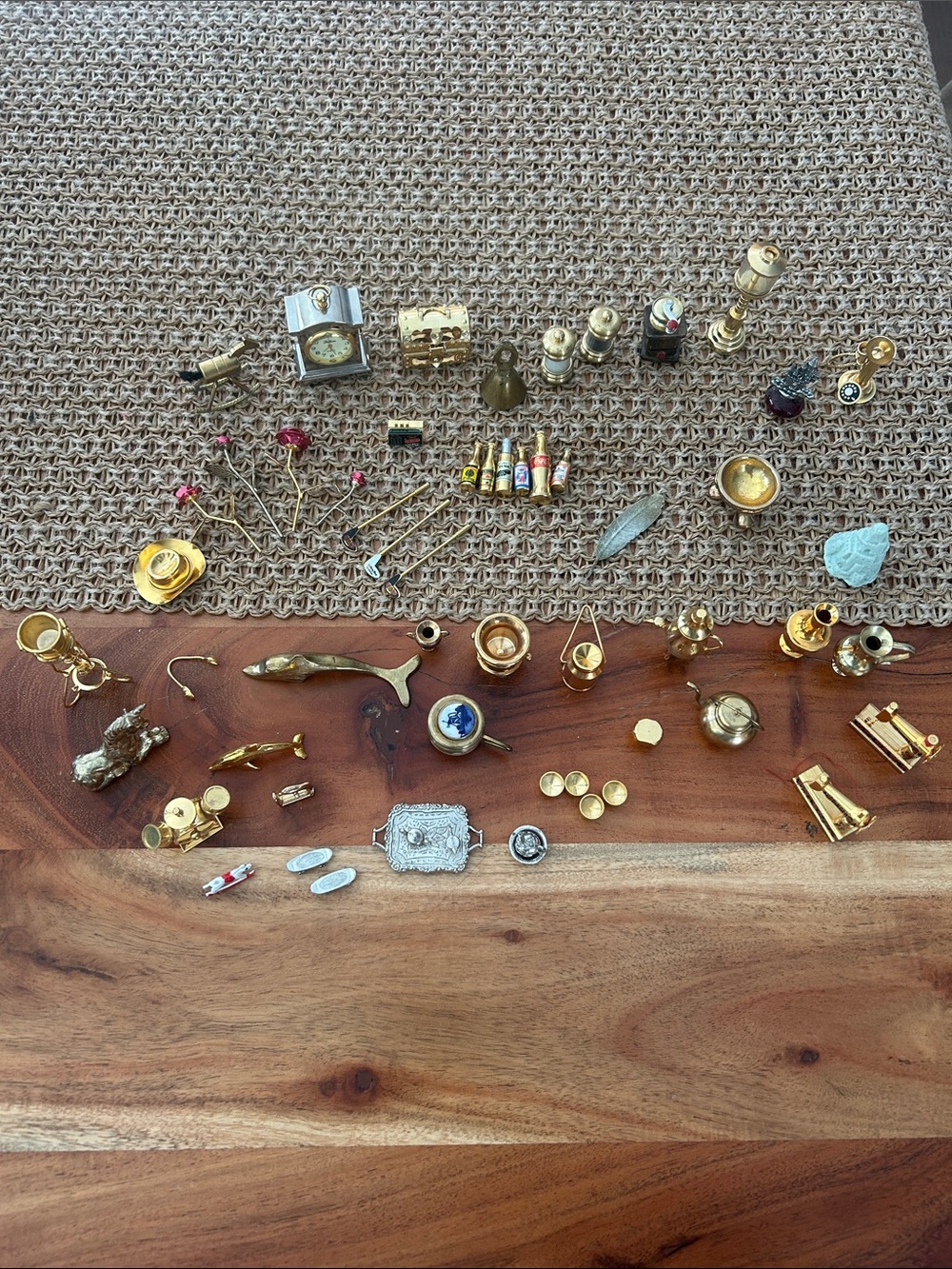 Lot of miniature dollhouse accessories